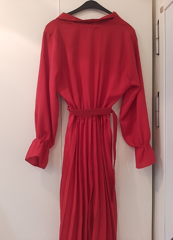 Kırmızı krep pileli elbise - Görsel 3