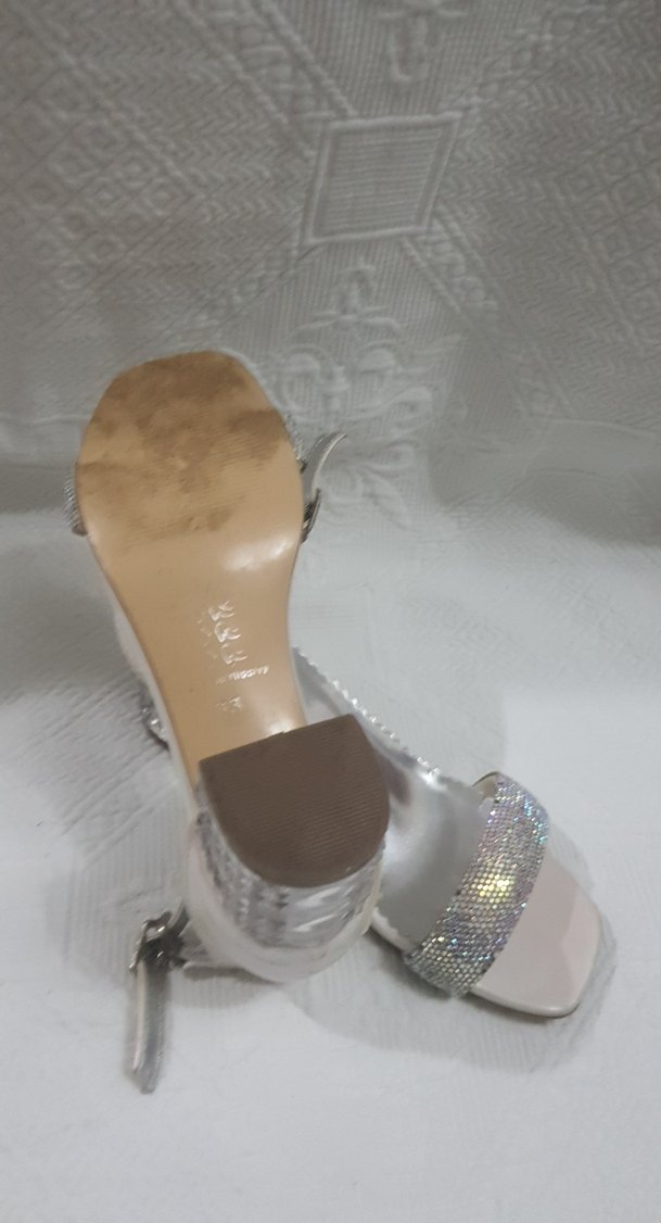 Beyaz Parlak Bantlı Blok Topuklu Kız Çocuk Ayakkabı - Görsel 3