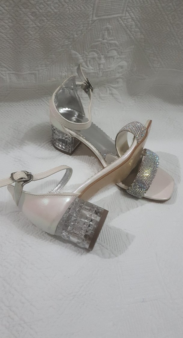 Beyaz Parlak Bantlı Blok Topuklu Kız Çocuk Ayakkabı - Görsel 2