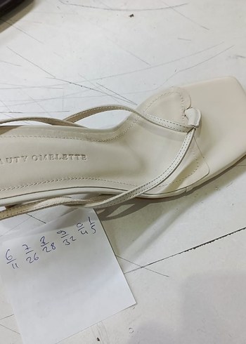 Beyaz Minimalist Topuklu Kadın Sandalet - Görsel 5