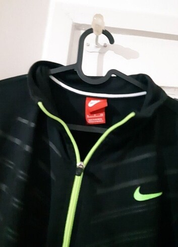 s Beden siyah Renk Nike fosforlu yeşil siyah fermuarlı hırka 