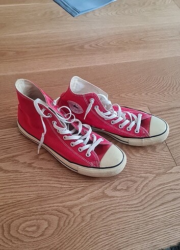 Kırmızı Converse 