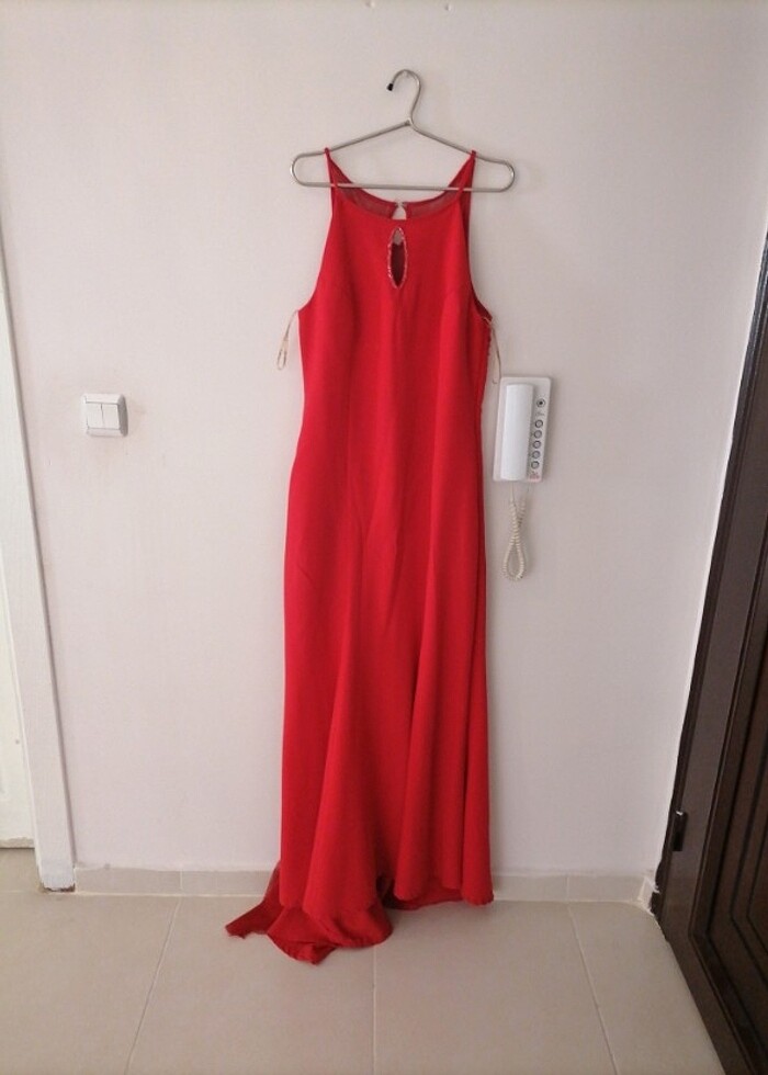 kırmızı tül vr boncuk işlemeli elbise - Görsel 3