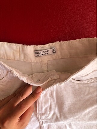 34 Beden BERSHKA BEYAZ JEAN ŞORT