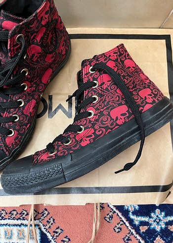 39 Beden goth punk converse