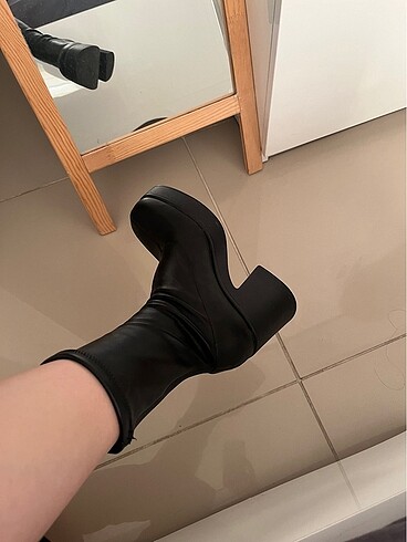 Bershka topuklu streç bot