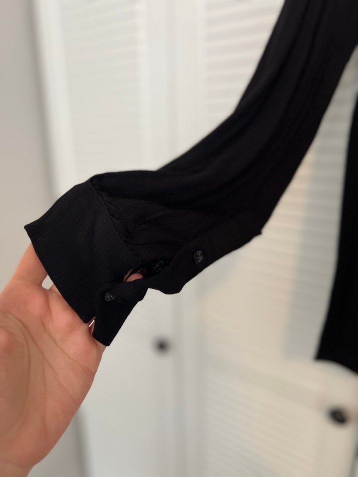 Siyah V Yakalı Kadın Keten Bluz - Görsel 2