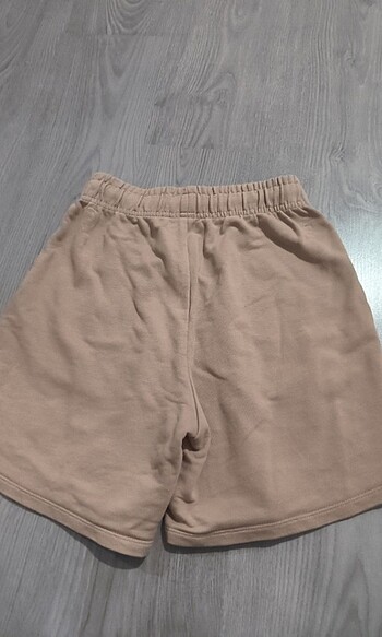 34 Beden Bershka krem renk şort