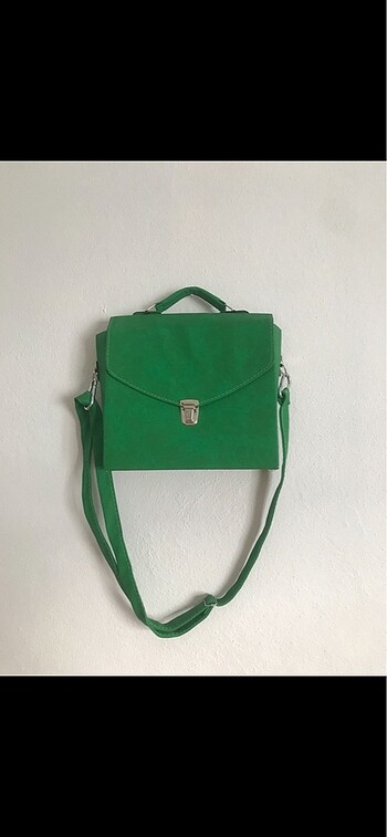 Yeşil askılı çanta