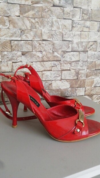 Pier Lucci kırmızı topuklu ayakkabı