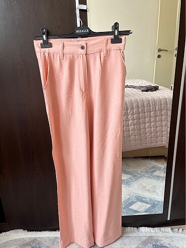 Pembe pantolon