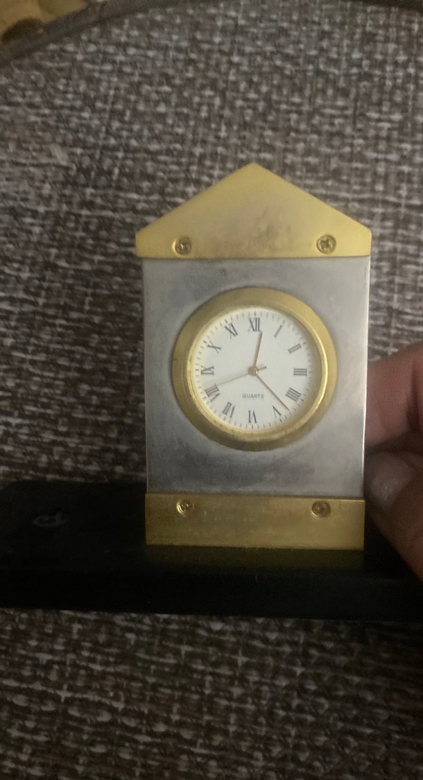 Saat, üzerinde hasar vardur saat çalışıyor - Görsel 2