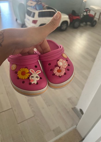 Pembe Velcro Kız Terliği Çiçekli Süslemeli