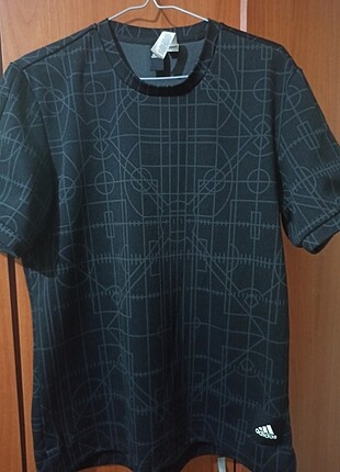 Adidas T-shirt