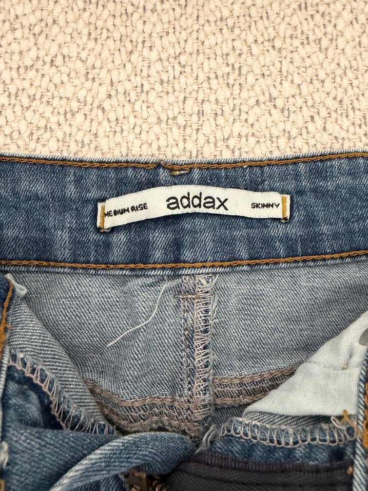 Fermuarlı ve Kemer Detaylı Denim Mini Etek - Görsel 3