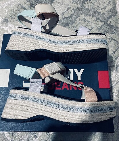 38 Beden çeşitli Renk Tommy hilfiger sandalet