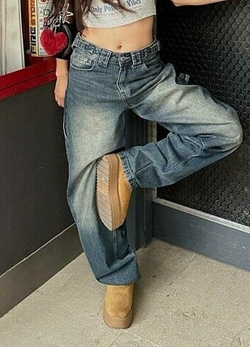 BERSHKA CARPENTER JEAN 