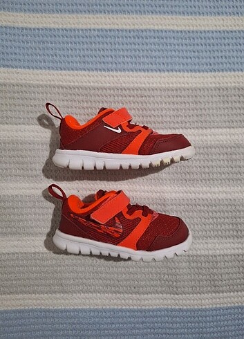 22 Beden Nike bebek kırmızı spor ayakkabı