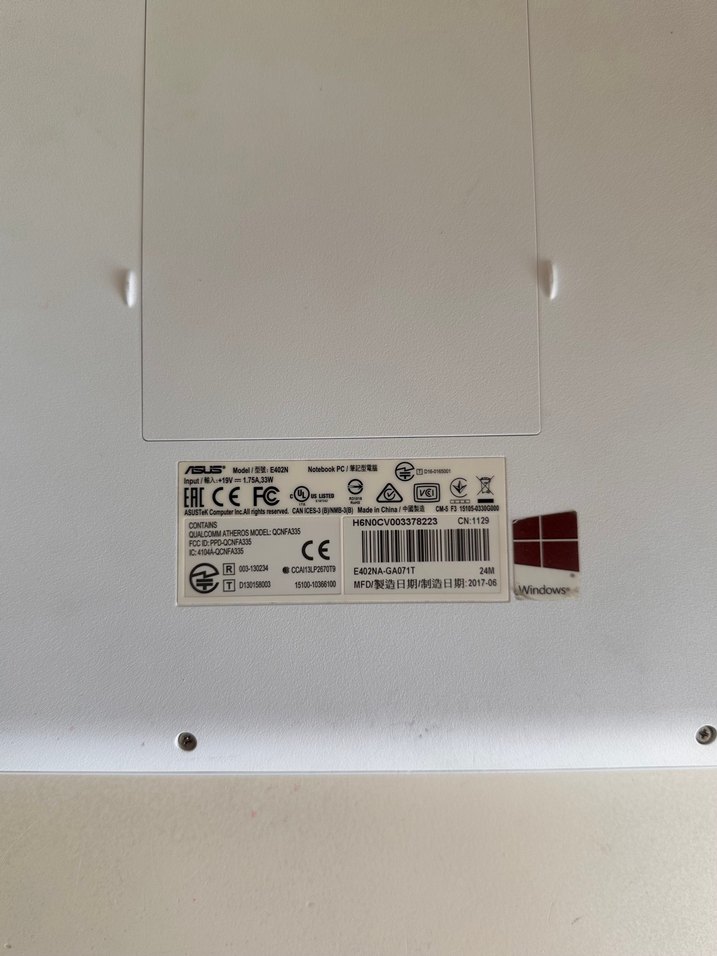 Beyaz Asus Laptop - Görsel 3