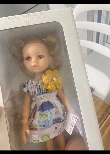 Beyaz Elbiseli Bebek
