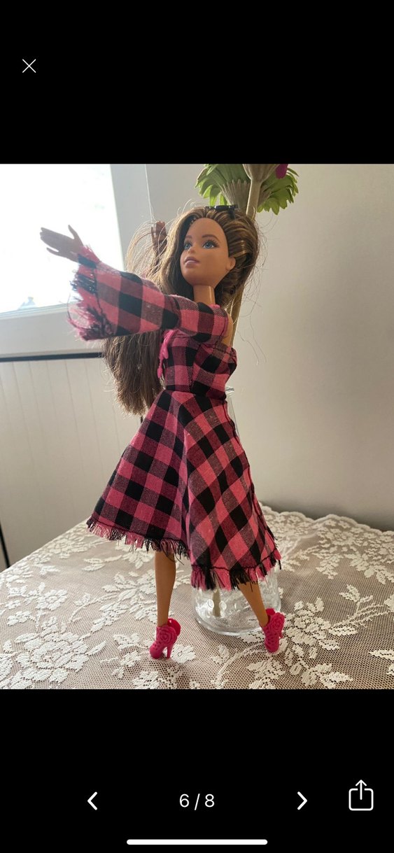 Parlak Pembe Elbiseli Bebek - Görsel 2