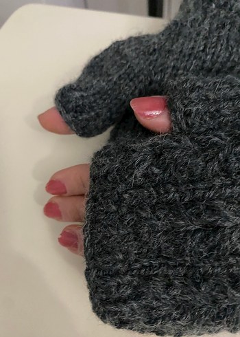 Gri Örgü Parmaksız Kadın Eldiveni - Görsel 2