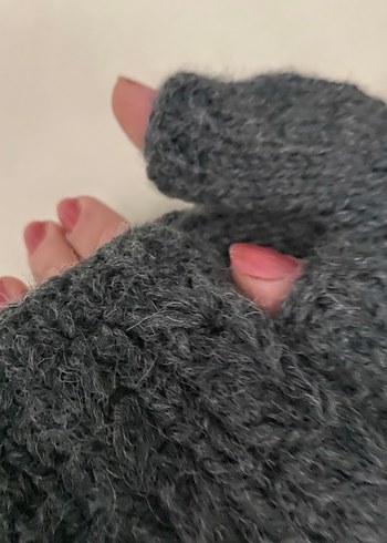 Gri Örgü Parmaksız Kadın Eldiveni - Görsel 3