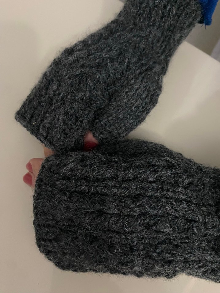 Gri Örgü Parmaksız Kadın Eldiveni - Görsel 4