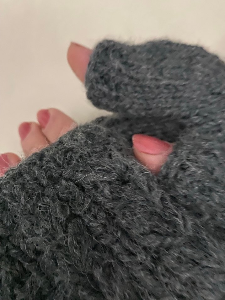 Gri Örgü Parmaksız Kadın Eldiveni - Görsel 3