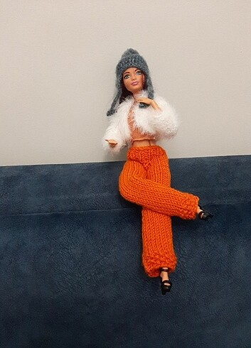 Barbie Barbie kombin bebek dahil değildir ??