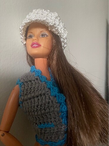 Beden Renk Barbie bebek için yapılmış kasket ve yelek satıştadır