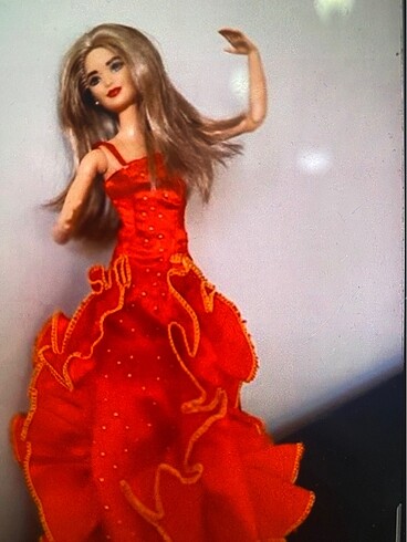Barbie elbisesi satışta bebek dahil değildir ????