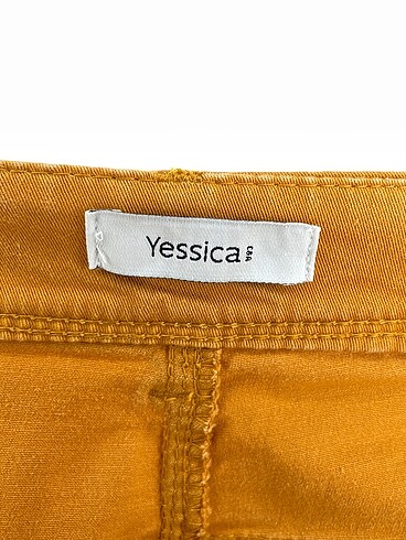 42 Beden çeşitli Renk Yessica Bermuda / Kapri %70 İndirimli.