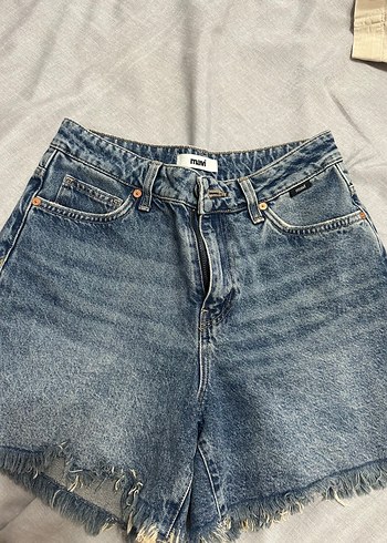 Mavi Mini Denim Şort Rahat Kesim