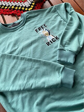 Sweatshirt
