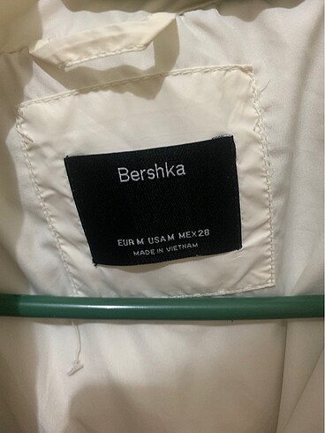 m Beden beyaz Renk BERSHKA MONT