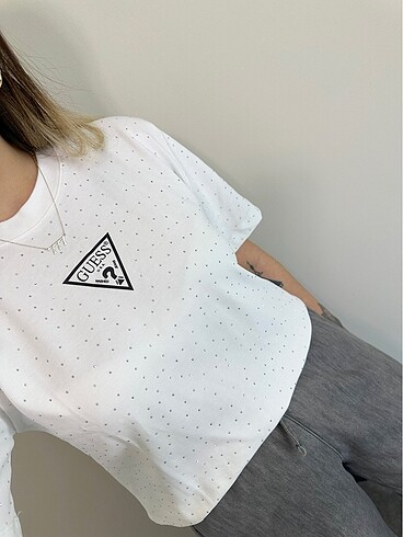 m Beden Guess Taşlı Tshirt
