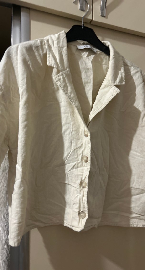 Düğmeli Beyaz Keten Kadın Gömlek - Görsel 4