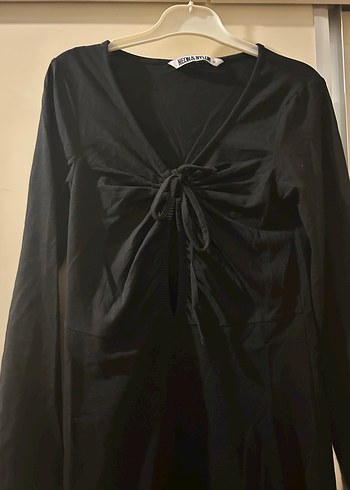 Siyah diz üstü dekolteli elbise - Görsel 4