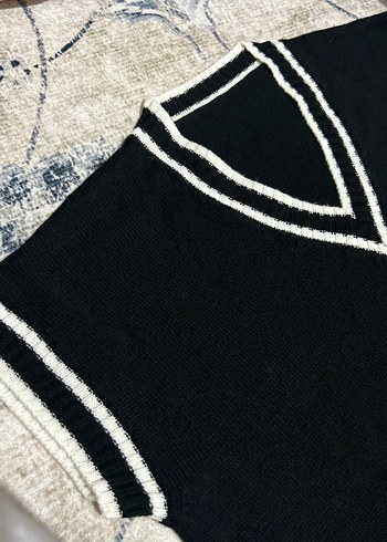 V Yaka Siyah Örgü Kadın Süveter - Görsel 2