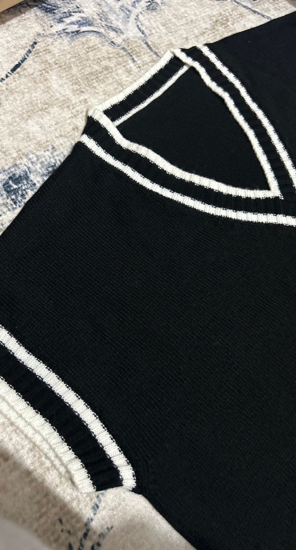 V Yaka Siyah Örgü Kadın Süveter - Görsel 5