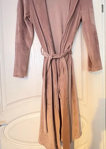 Oysho sabahlık
Pembe Midi Kadın Bornoz/
1-2kez giyildi yeni gibi - Görsel 3