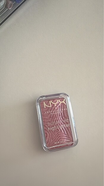 NYX Nyx pembe aydınlatıcı