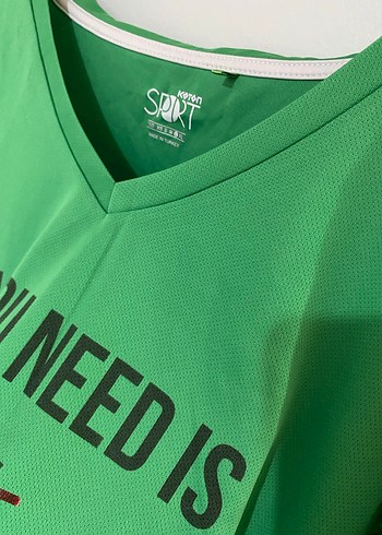 Yeşil V Yaka Kadın Tişört - Görsel 5