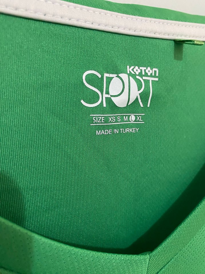 Yeşil V Yaka Kadın Tişört - Görsel 3