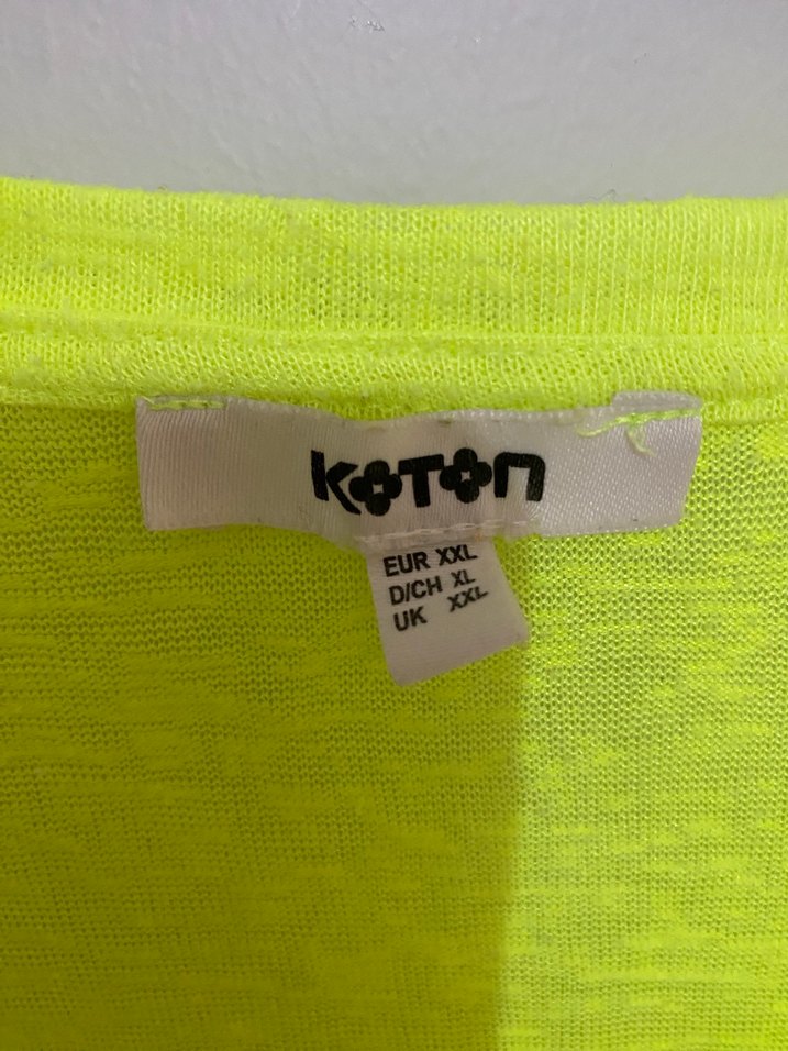 Sarı V Yaka Kısa Kollu Tişört - Görsel 2