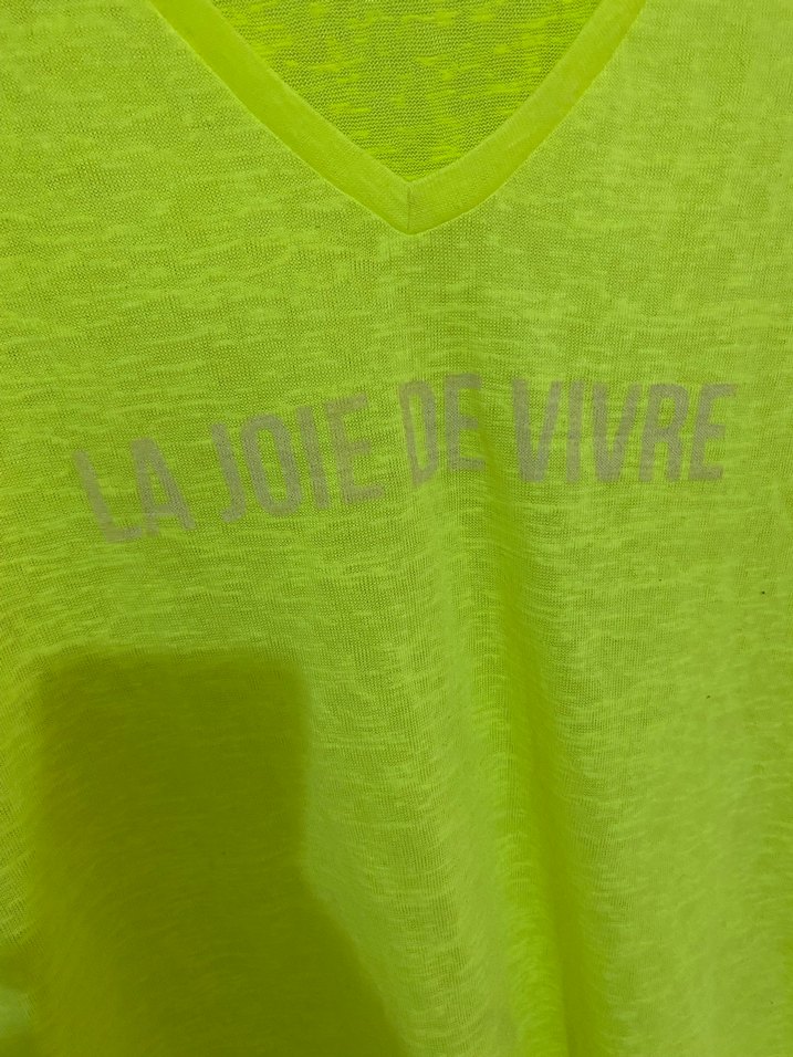 Sarı V Yaka Kısa Kollu Tişört - Görsel 4