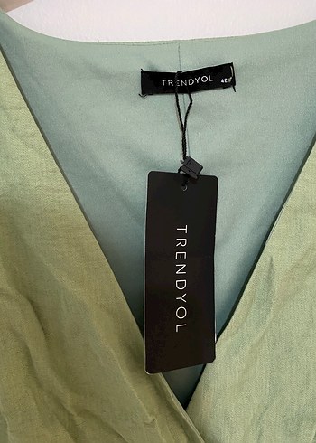 Yeşil Keten Mini Elbise V Yakalı - Görsel 4