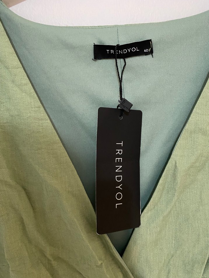 Yeşil Keten Mini Elbise V Yakalı - Görsel 4