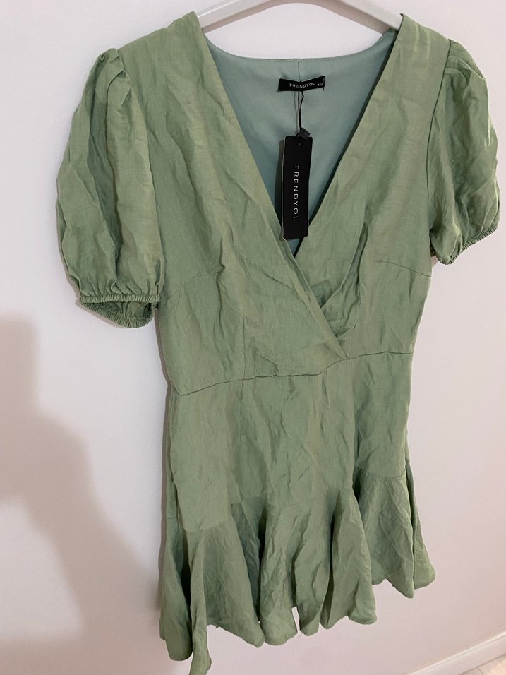 Yeşil Keten Mini Elbise V Yakalı - Görsel 3